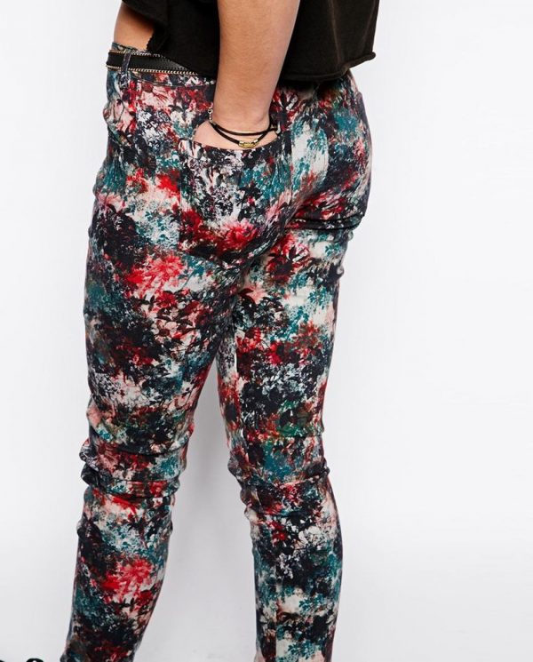 FLORAL PRINT JEANS - Image 4